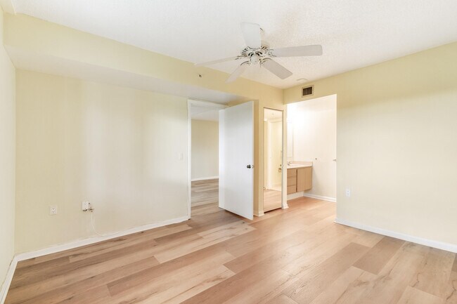 Building Photo - 1701 Marina Isle Way