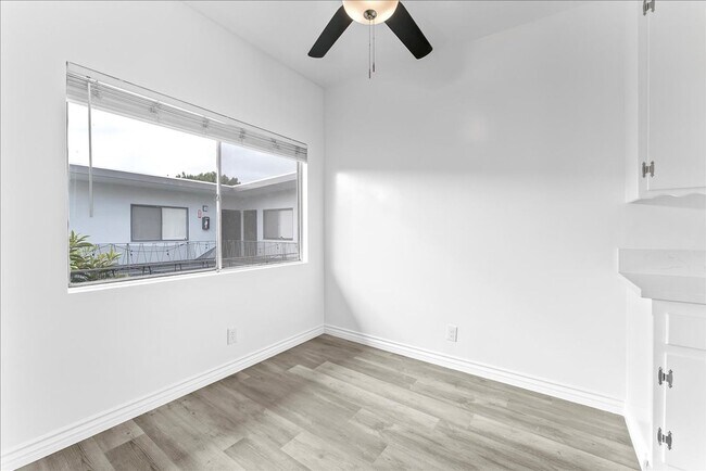 Building Photo - 2464 Penmar Ave