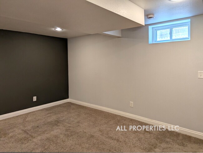 Building Photo - 3511 Newport St
