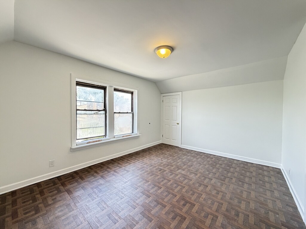 Building Photo - 1609 N McVicker Ave