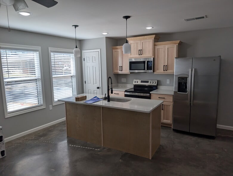 Building Photo - 2058 Ellis St