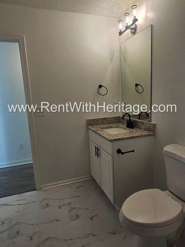 Building Photo - Gorgeous 3bd/ 2.5 bath Home in Popular Nat...