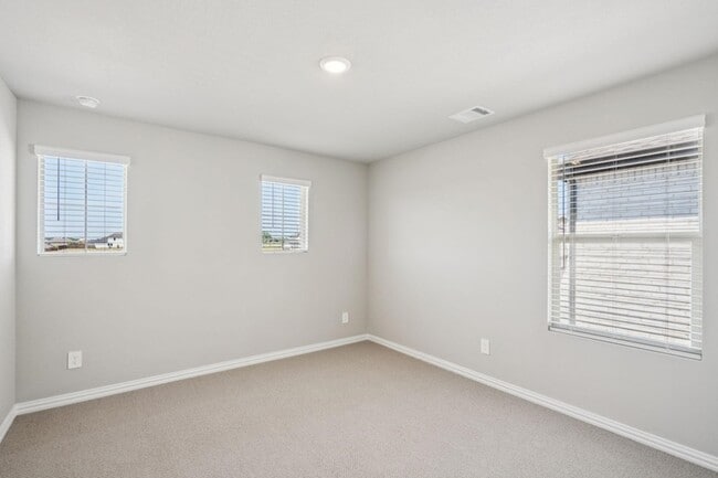 Building Photo - 714 London Town Ln