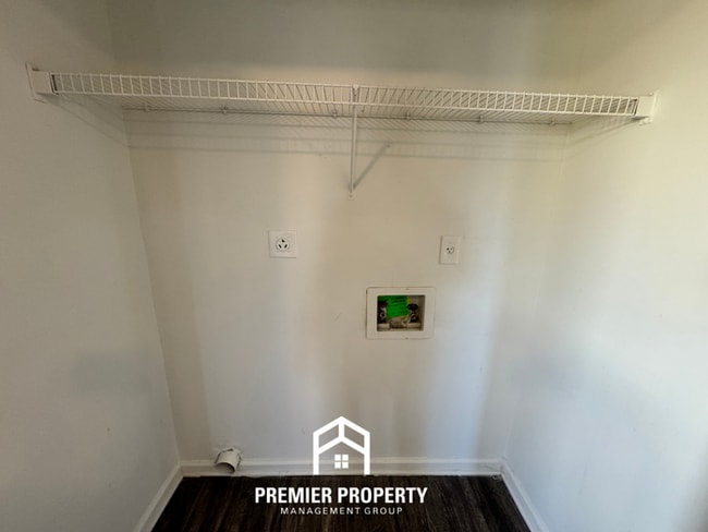 Building Photo - Cozy 3BR Memphis Home w/ Vaulted Ceilings, Fireplace & Fenced Backyard