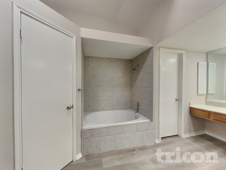 Building Photo - 10139 Trappers Ridge