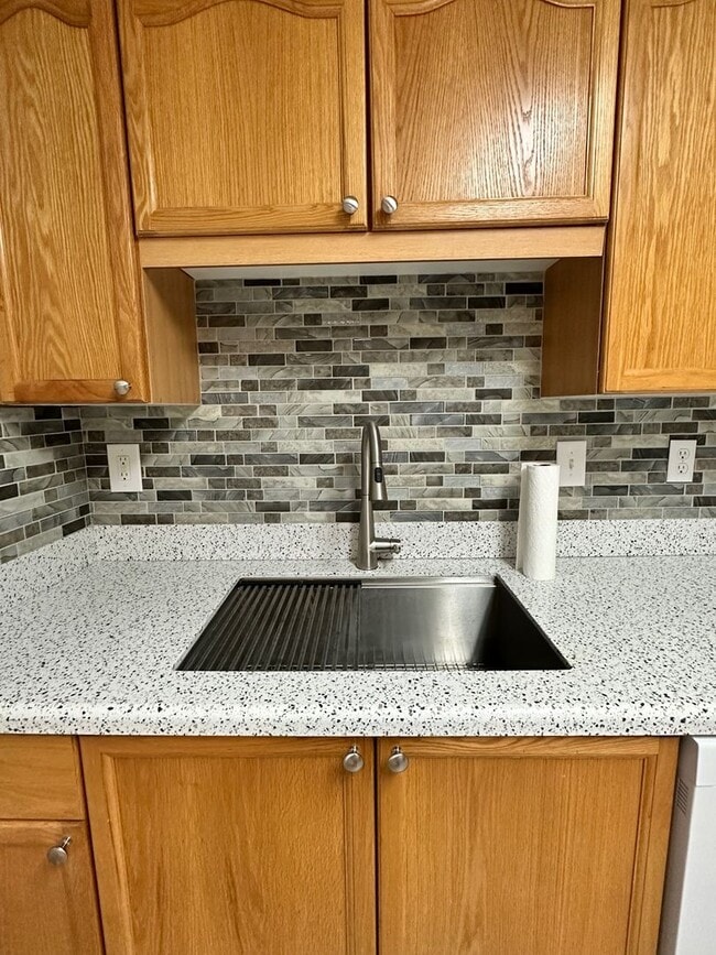 Building Photo - Gorgeous 2 bed/2 bath located in gated community!