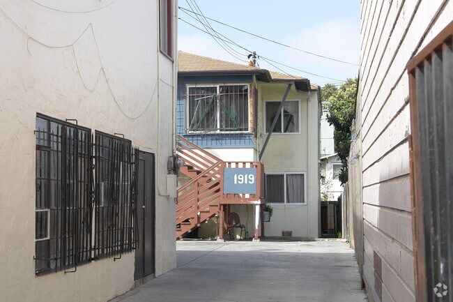 Building Photo - 1919 Fruitvale Ave
