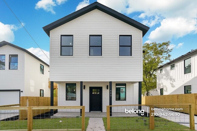 Building Photo - 423 N Mesquite St