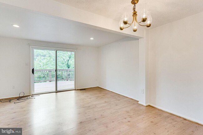 Building Photo - 2841 Shepperton Terrace