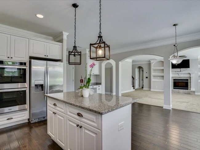 Building Photo - 5 Bedroom 3 Bath In Evans!