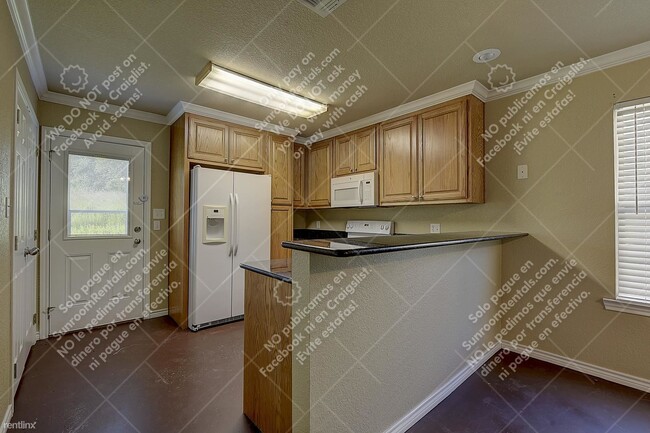 Building Photo - 2 br, 1 bath Triplex - 732 Rocky Ridge Flts