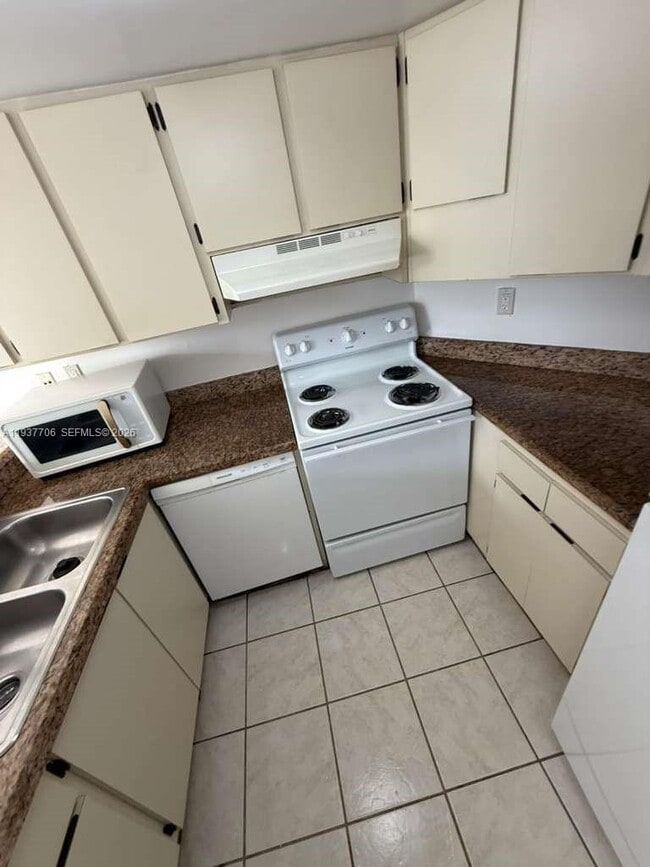 Building Photo - 6995 NW 186th St