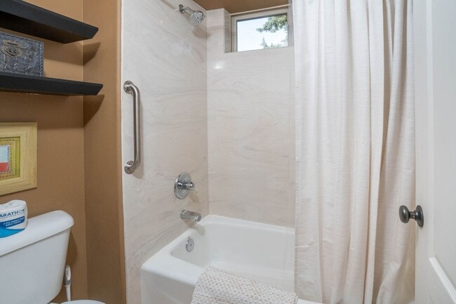 Building Photo - River's Edge Golf Course, Upscale Unit on ...