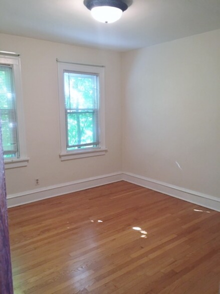 Bedroom 2 with bookcase - 1612 E Menlo Blvd