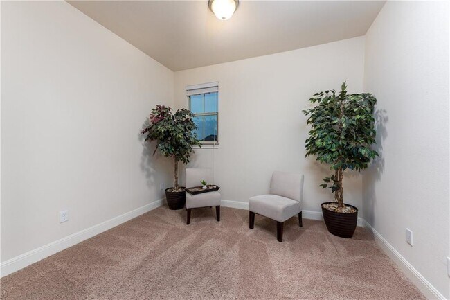 Building Photo - 3001 Tempe Dr