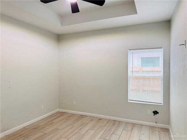 Building Photo - 1019 N Clarence Ave