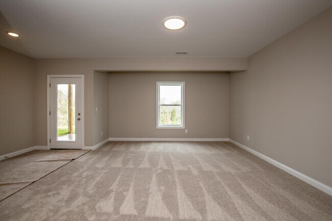 Building Photo - 685 Shaker Dr