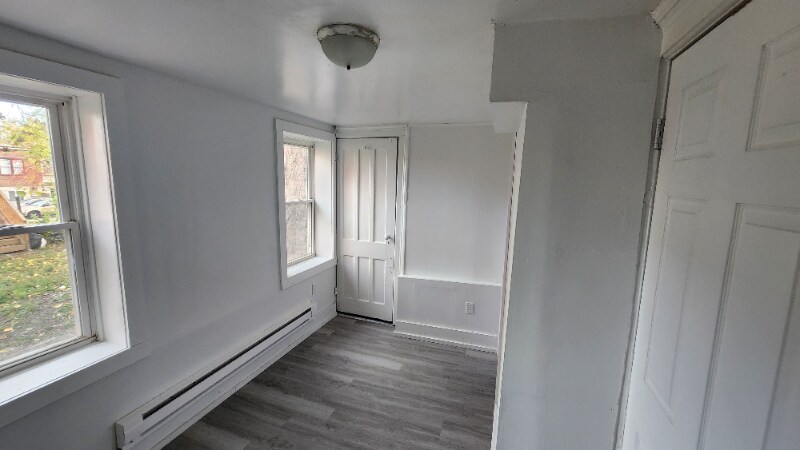 Building Photo - 52 Clinton St