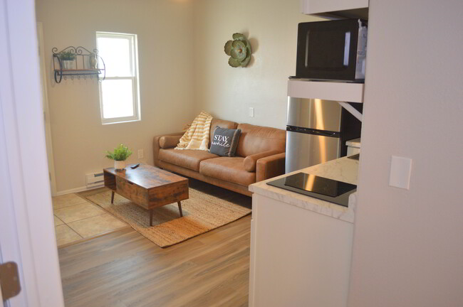 Living room - 618 Hudson Bay Dr