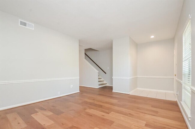 Building Photo - 940 Wycliffe Dr