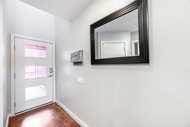 Building Photo - 3 N Ennis St