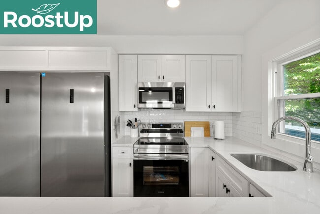 Building Photo - RoostUp Furnished Private Bedroom with Private Ensuite Bath in East Somerville!