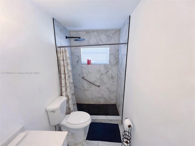 Building Photo - 3361 NW 5th Pl