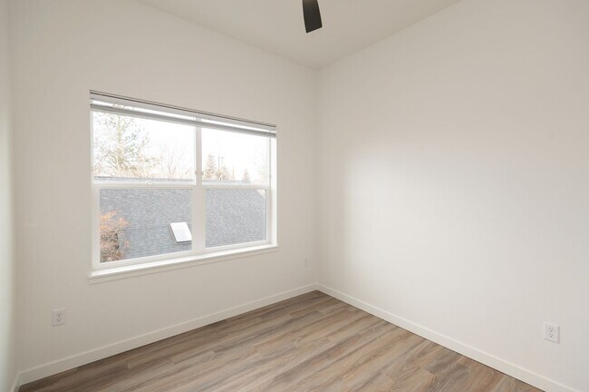 Building Photo - Colorado Apartment Unit 4