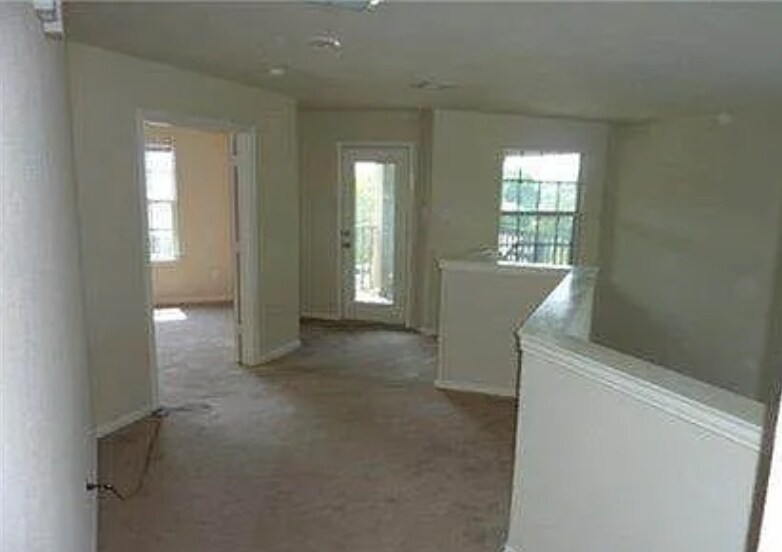 Building Photo - 10201 Franklin Dr