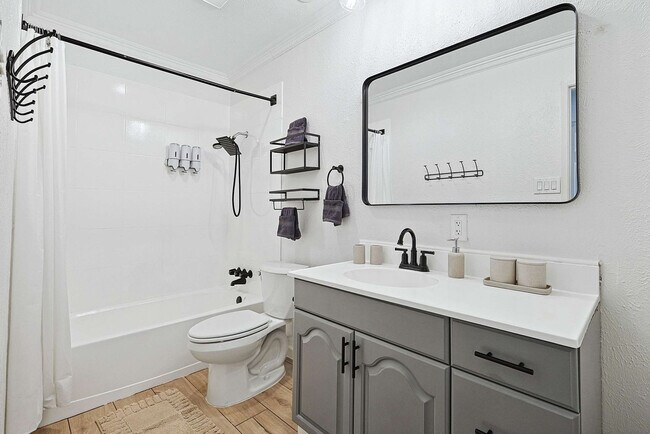 Building Photo - 5632 Terry St