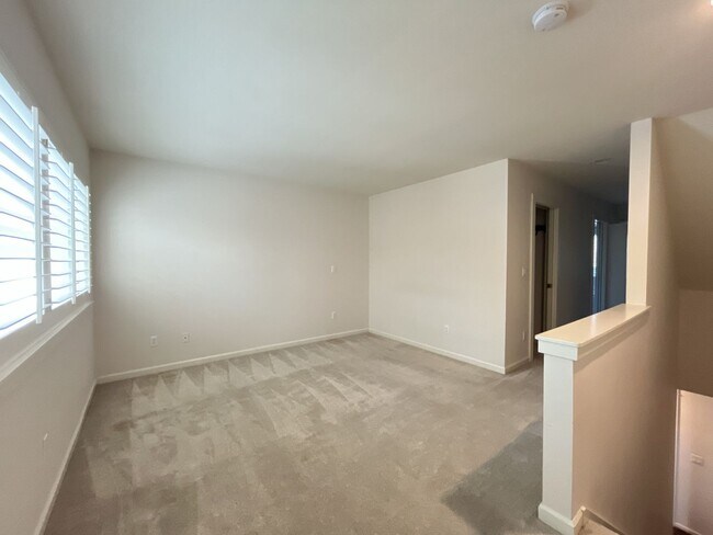 Building Photo - Incredible Forrest Park Townhome!! 2 bedroom, 2 bath, HUGE attached Garage!