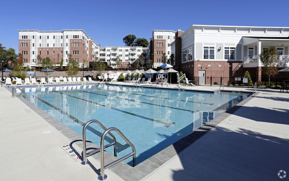 Oakes Pond at Bloomfield 440 Memorial Pkwy Bloomfield NJ 07003