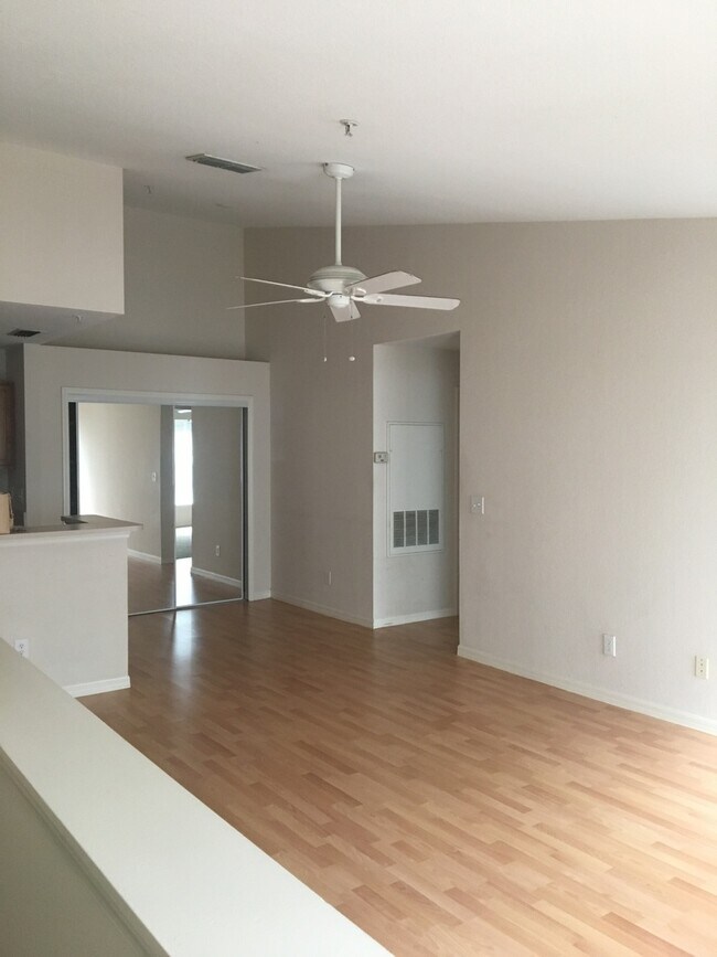 Building Photo - Upper Unit 2/2 available in Naples! Annual Rental!