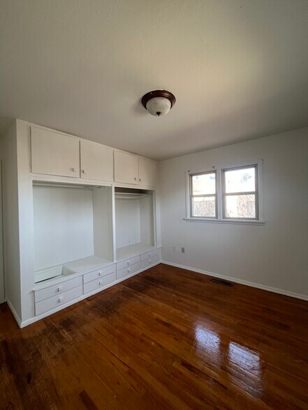 Building Photo - 932 Cheyenne Blvd