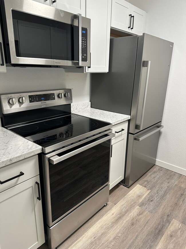 Building Photo - Newly Remodeled, 1 Bed/1 Bath Garage/Washer/Dryer