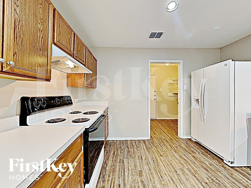 Building Photo - 6933 Meadow Way Ln