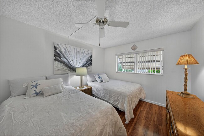 Building Photo - 804 SE 7th St