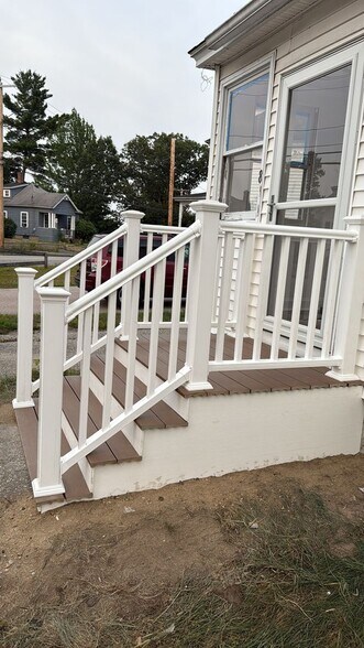 Building Photo - 8 Lamprey St