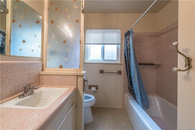 Building Photo - 1437 Smith St