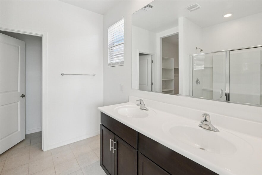 Building Photo - 4331 W Allen St