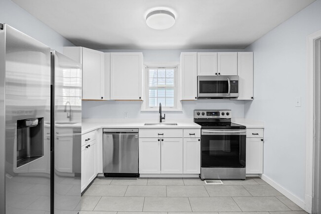 Building Photo - Quaint 2 Bedroom 1 Bath Home in Henrico!!