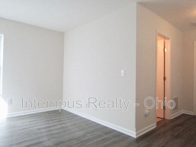 Building Photo - 2844 Hillstone St