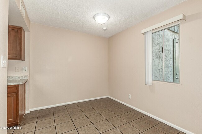 Building Photo - 5948 N 48th Ave
