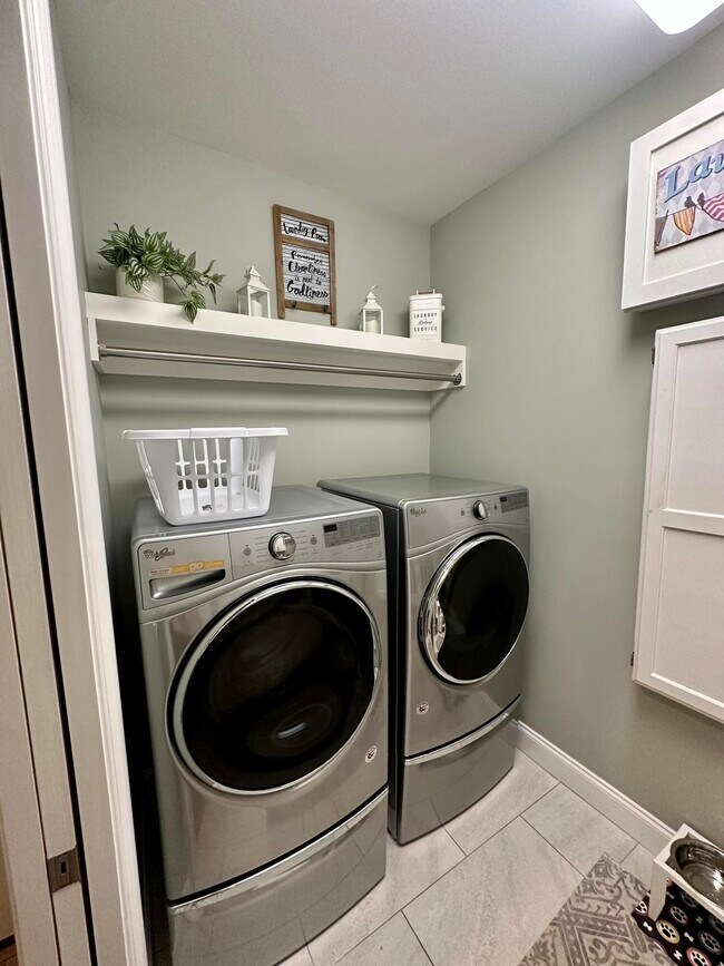 Building Photo - 613 Tulip Tree Way