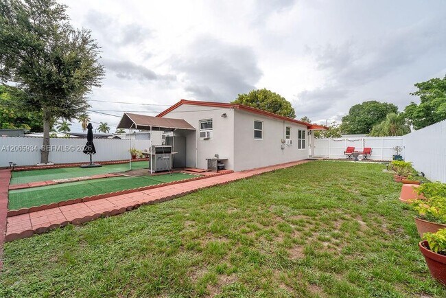 Building Photo - 1600 N 68th Ave