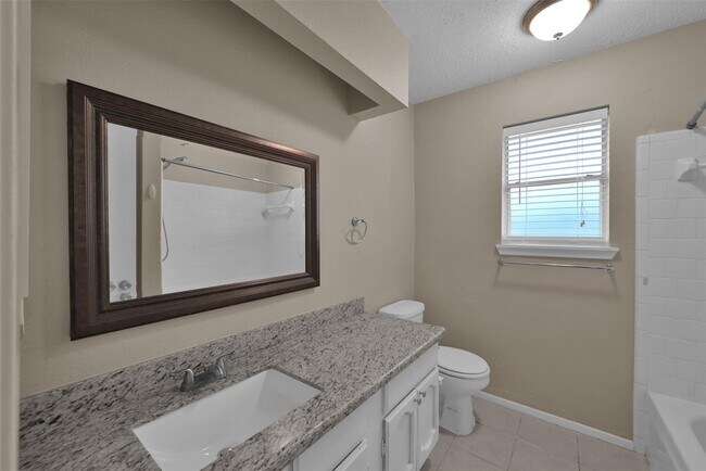 Building Photo - 16858 Gleneagle Dr N