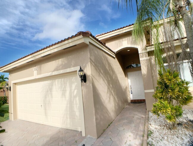 Building Photo - 5152 Woodfield Way