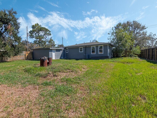 Building Photo - 7614 FM 646 Rd