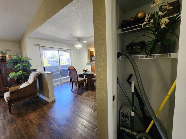 Building Photo - Gated 2 Bedroom Condo - Furnished