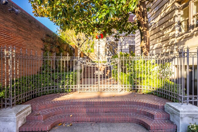 Entrance - 2141 NW Davis St